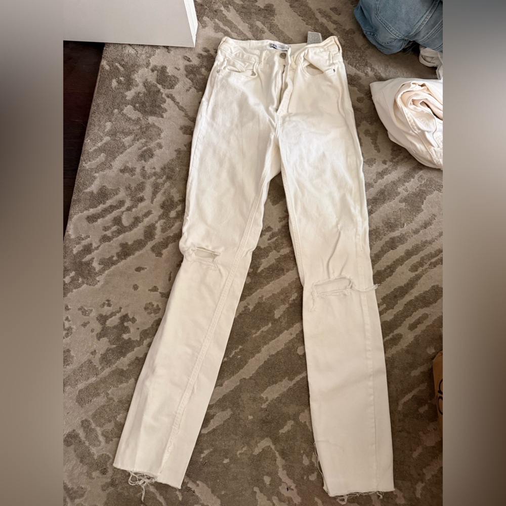 Zara Women's Off-White Skinny Jeans